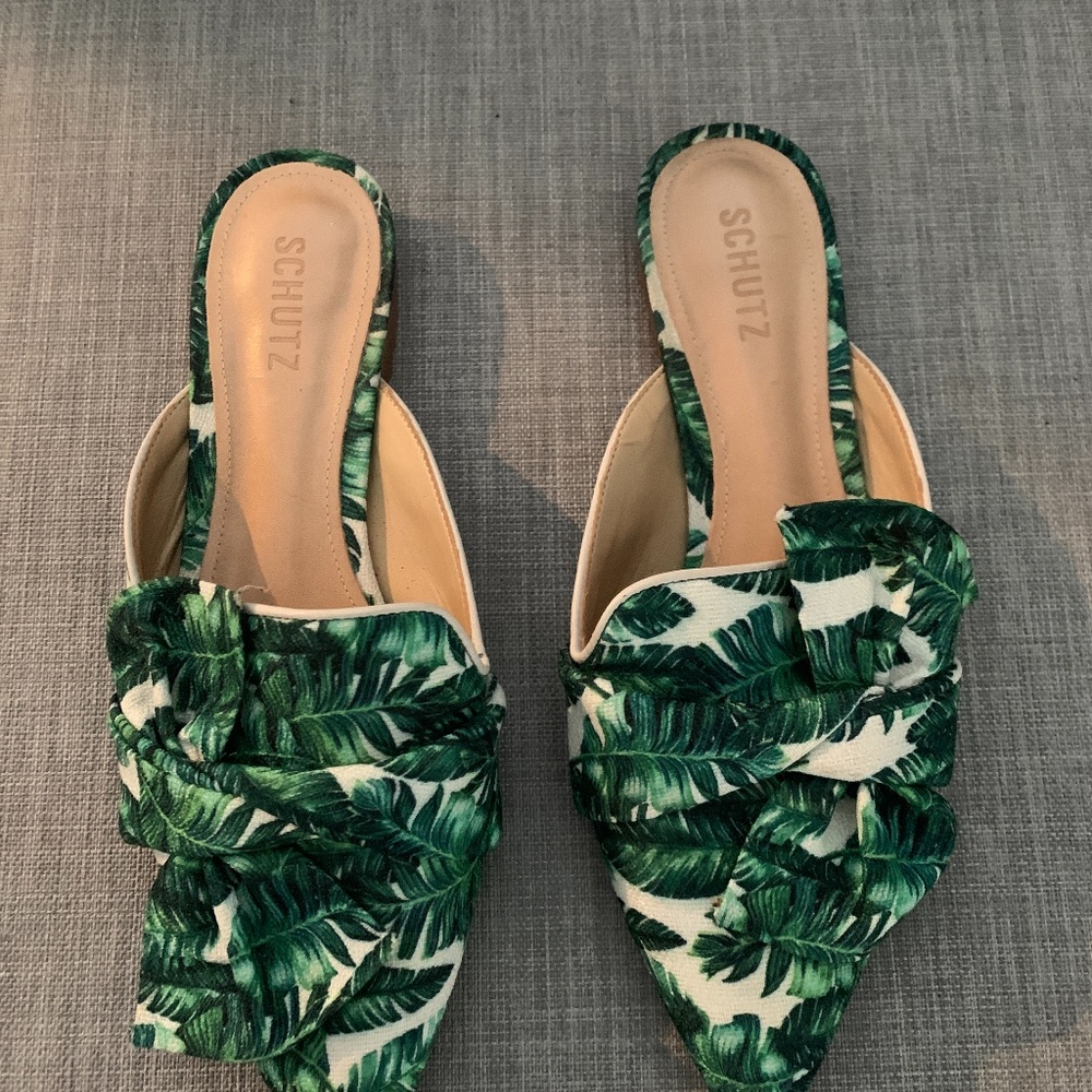 Palm print mules
